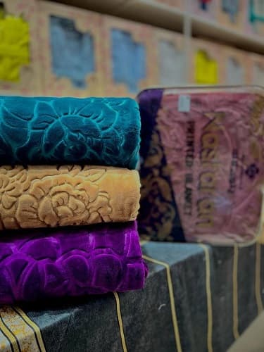 تصویر 1 از پتو دو نفره نسترن شیک و بادوام + انتخابی ایده‌ آل